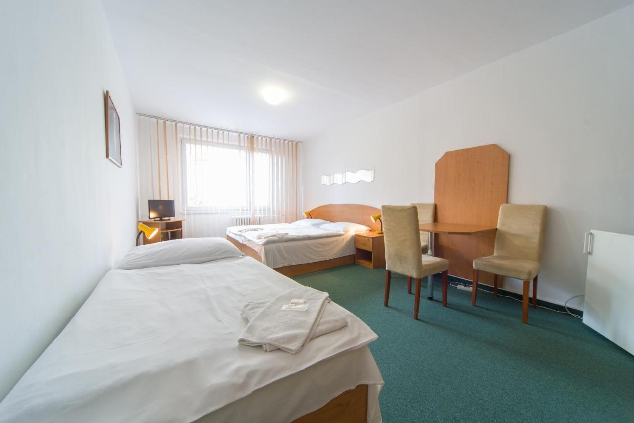 Hotel Arnost Garni Pardubice Exterior photo