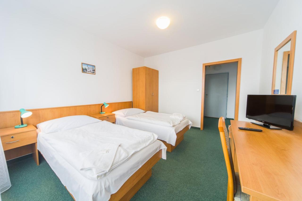 Hotel Arnost Garni Pardubice Exterior photo